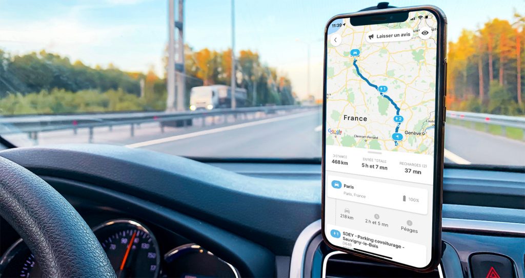 fonctionnalité planificateur d'itinéraire dans l'application Chargemap à bord d'une voiture électrique