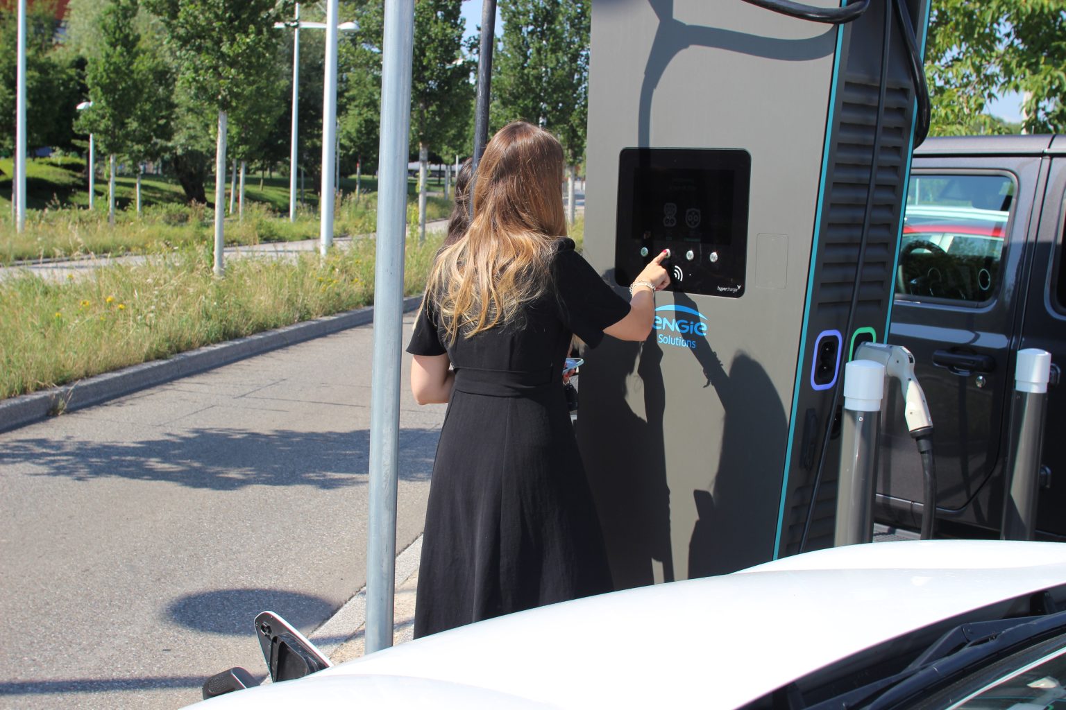 How to avoid queues at charging stations this summer